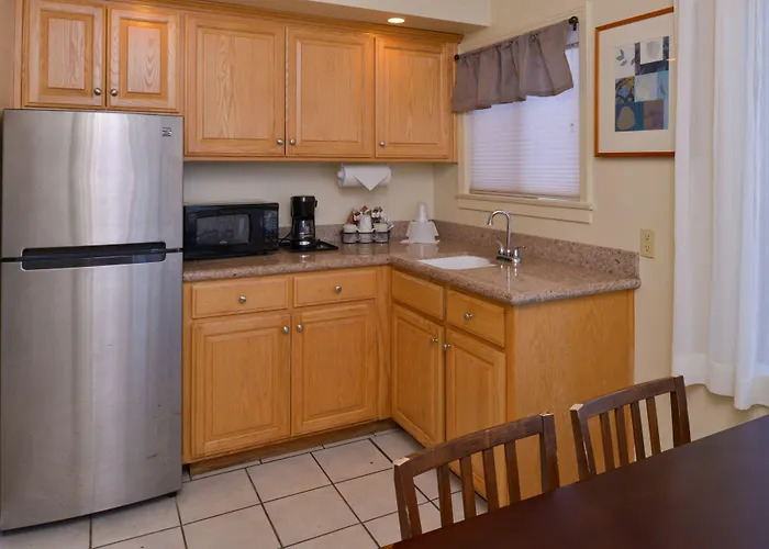 Edgewater Inn And Suites